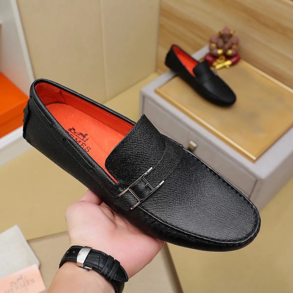Men's shoes 💰380 🕷🕷【HERMES】Same style at Hermès counters 🇨🇳 Classic slip-on shoes 1:1 mold opening 💯 Original quality 🍓 Made of imported first-layer cowhide 🍅 pigskin lining 🌶🌶 Super high-end men's leather shoes 🇨🇳 Solid and stable, very special 🍇 Color, code number 38-44 (45.46/47 customized)...